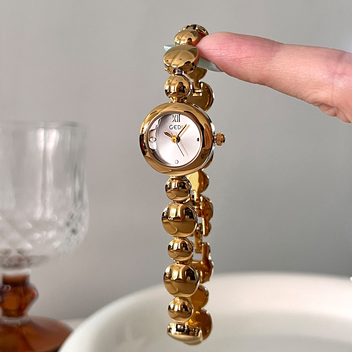 Jewelry Watches Vintage - Damen-Armbanduhr: Leichte Luxus-Mode, runde Armbanduhr im